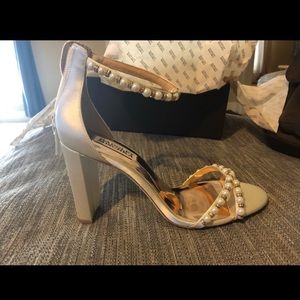 Brand new Badgley Mischka Hooper Heels!